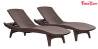 Salon confortable de cabriolet de meubles de patio, chaises longues extérieures de cabriolet de piscine de meubles